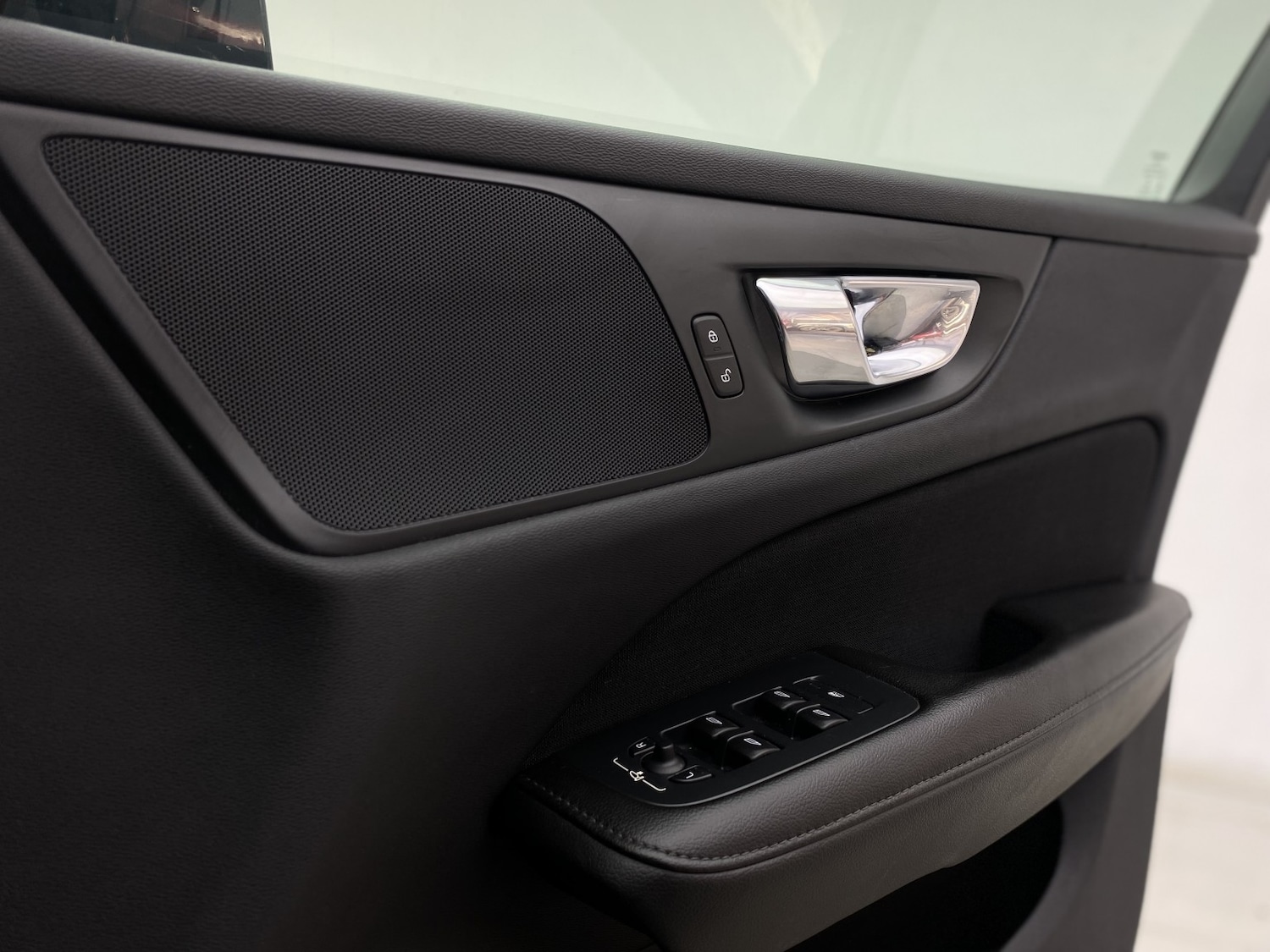 Used Volvo V60 2018 for sale - 76769816: Photo 51