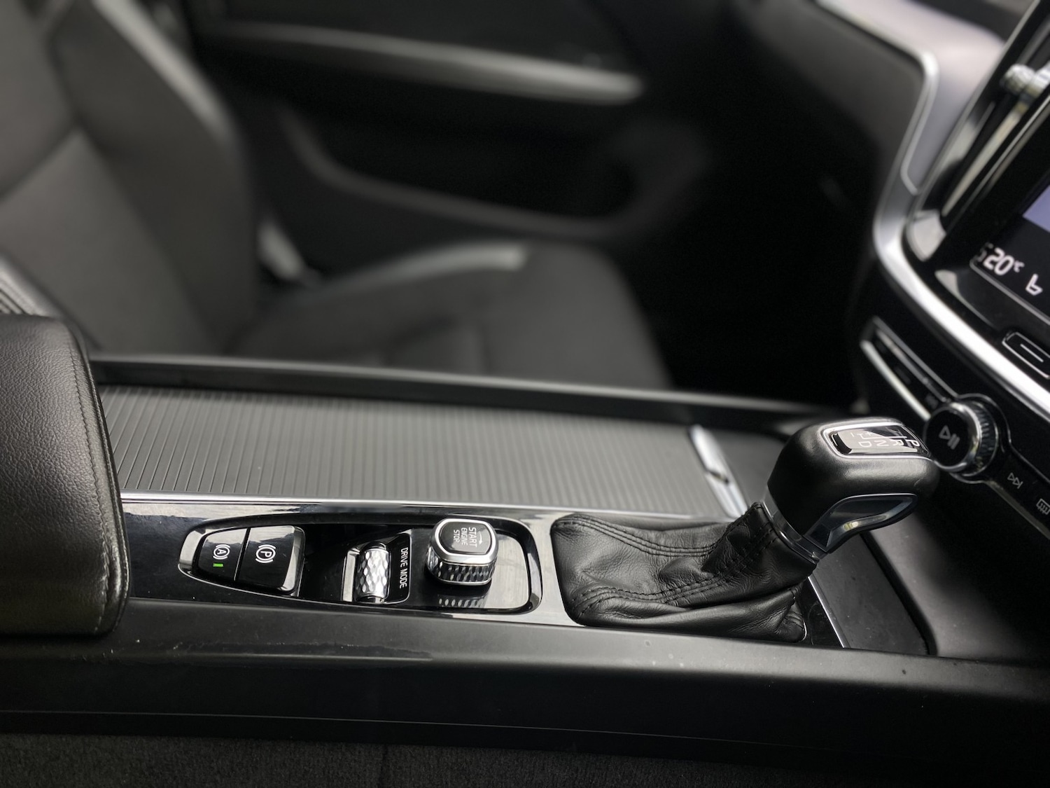 Used Volvo V60 2018 for sale - 76769816: Photo 57