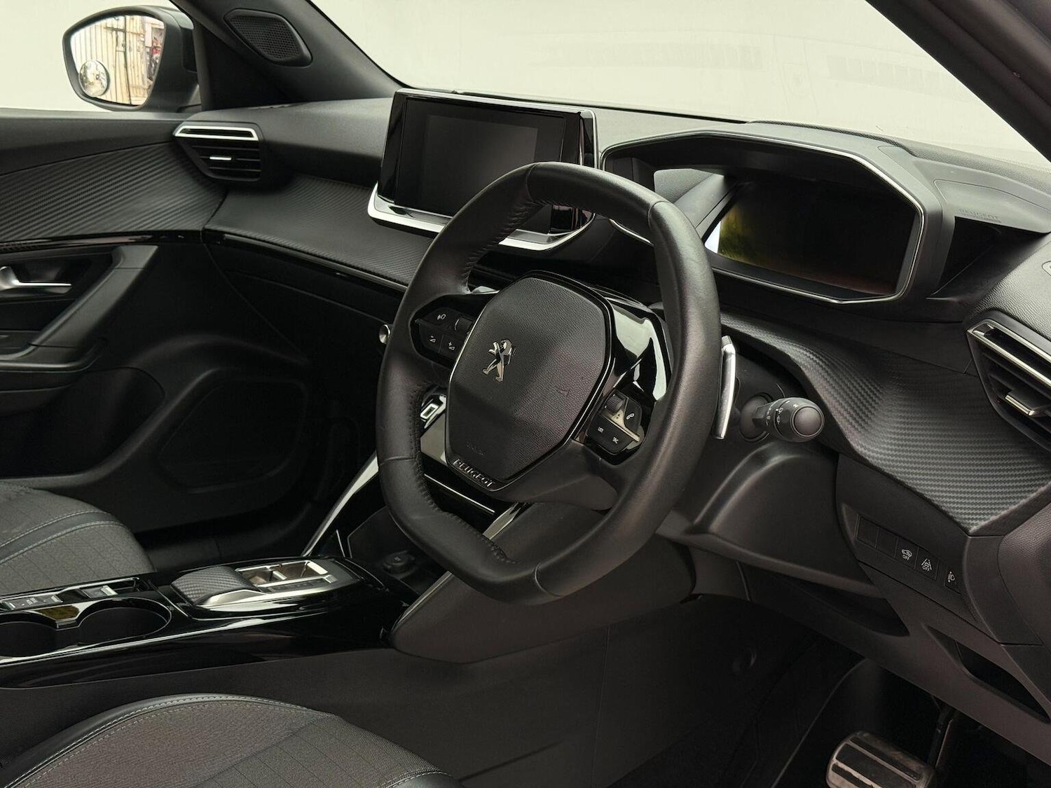 Used Peugeot 2008 2023 for sale - 76744221: Photo 2