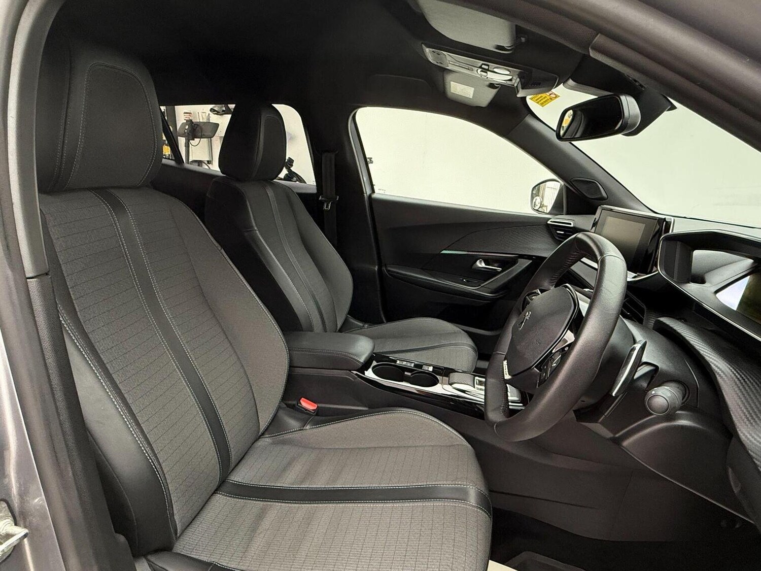 Used Peugeot 2008 2023 for sale - 76744221: Photo 7