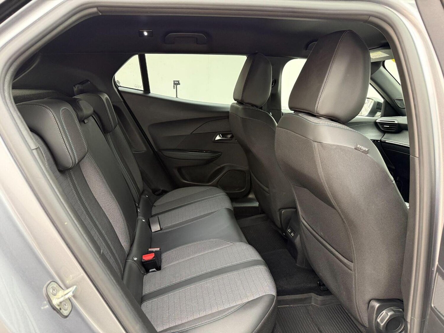 Used Peugeot 2008 2023 for sale - 76744221: Photo 8