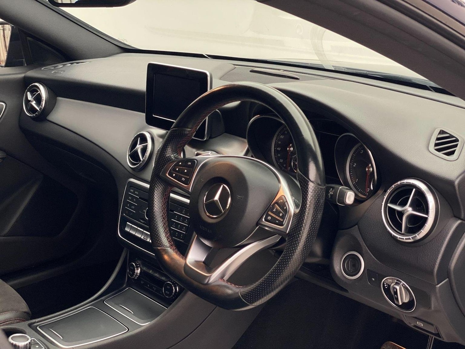 Used Mercedes-Benz CLA 2018 for sale - 76744240: Photo 2