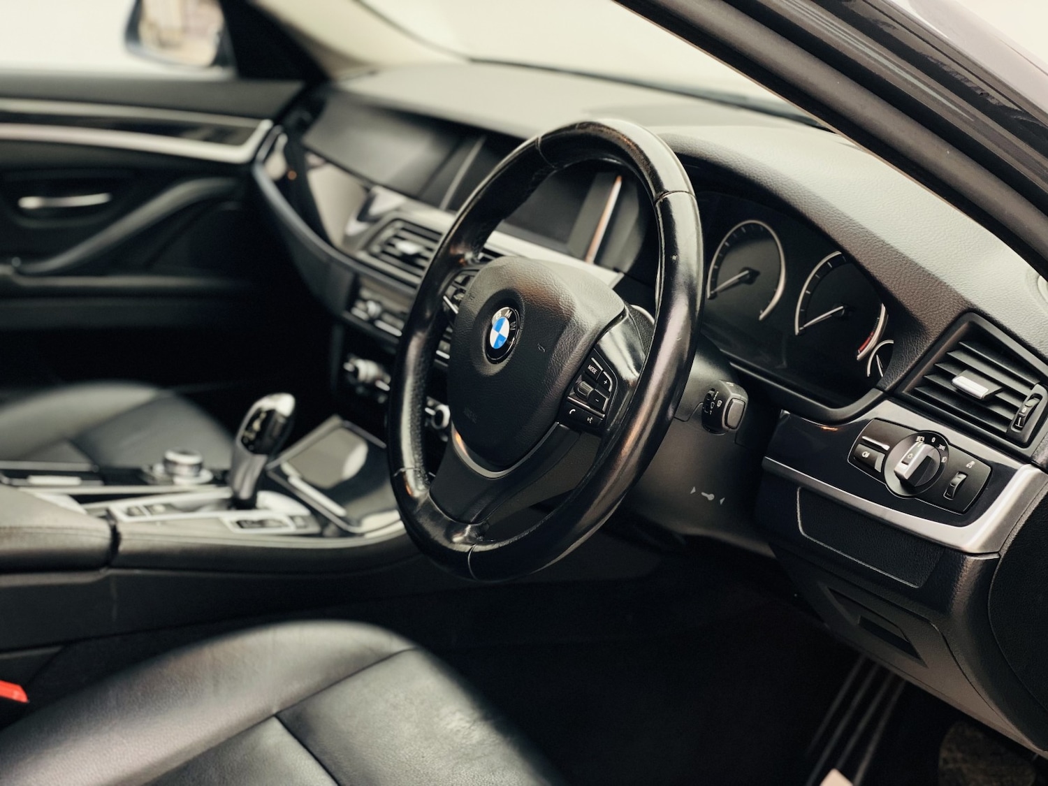 Used BMW 5 Series 2016 for sale - 76769803: Photo 2