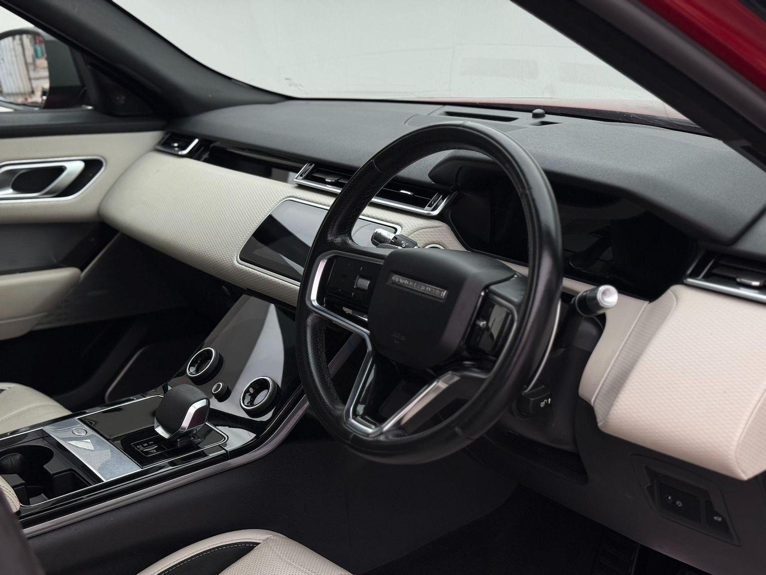 Used Land Rover Range Rover Velar 2021 for sale - 76744239: Photo 2