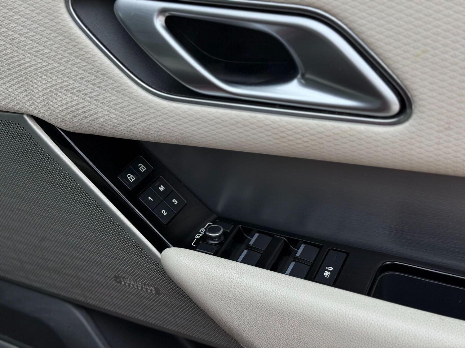 Used Land Rover Range Rover Velar 2021 for sale - 76744239: Photo 36