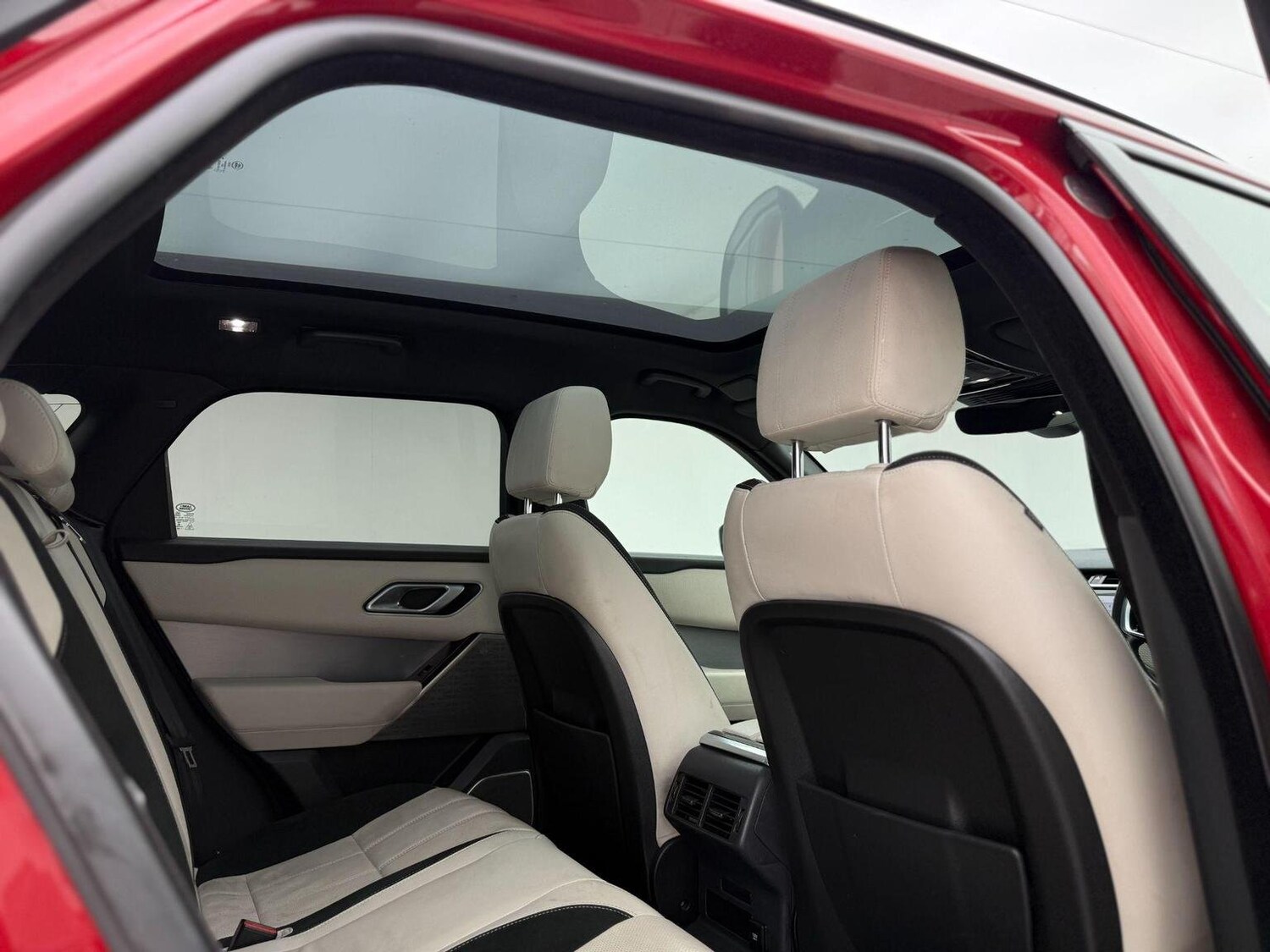 Used Land Rover Range Rover Velar 2021 for sale - 76744239: Photo 41