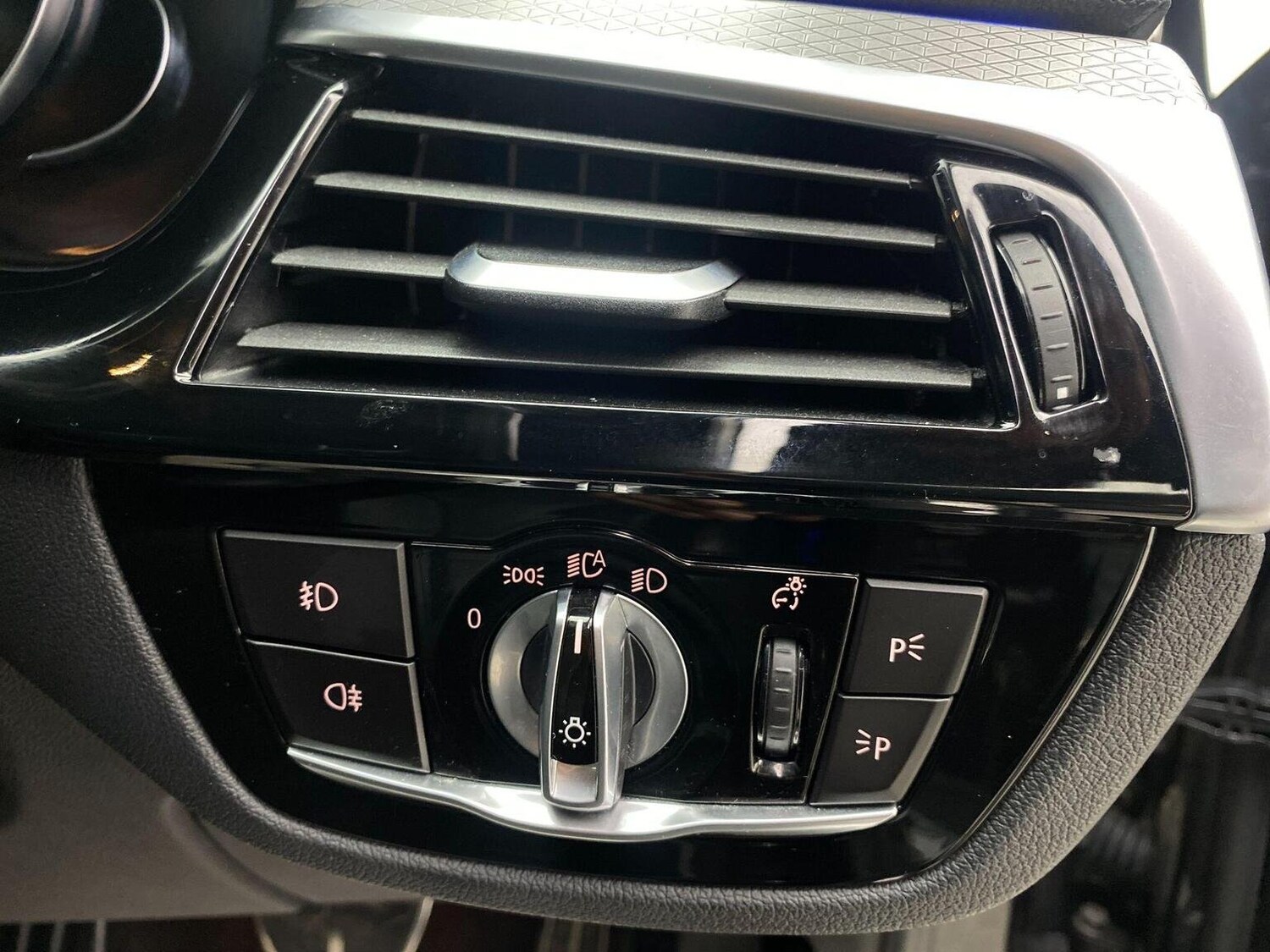 Used BMW 5 Series 2017 for sale - 76744167: Photo 39