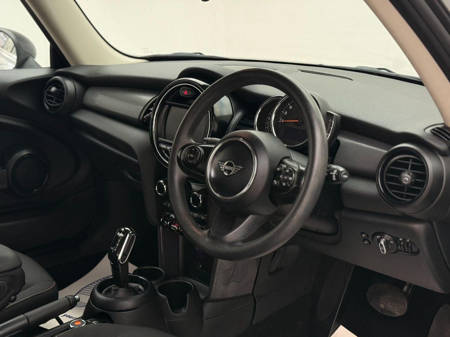 Used MINI Hatch 2019 for sale - 76794514: Photo 2