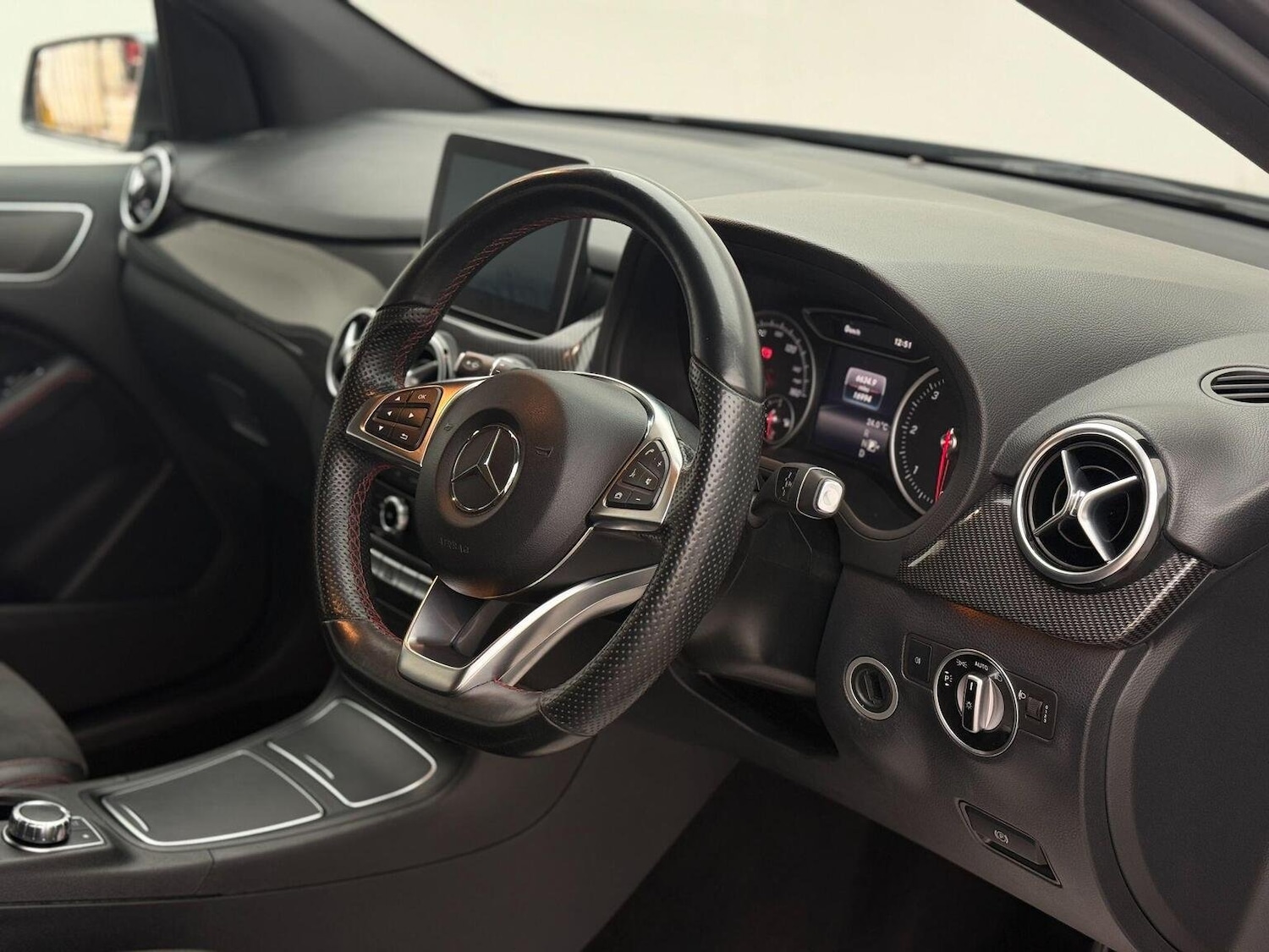 Used Mercedes-Benz B Class 2018 for sale - 76794694: Photo 2