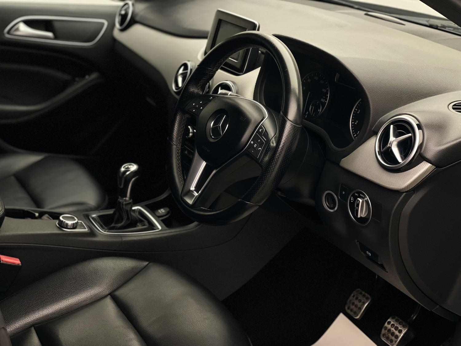 Used Mercedes-Benz B Class 2012 for sale - 76986811: Photo 2