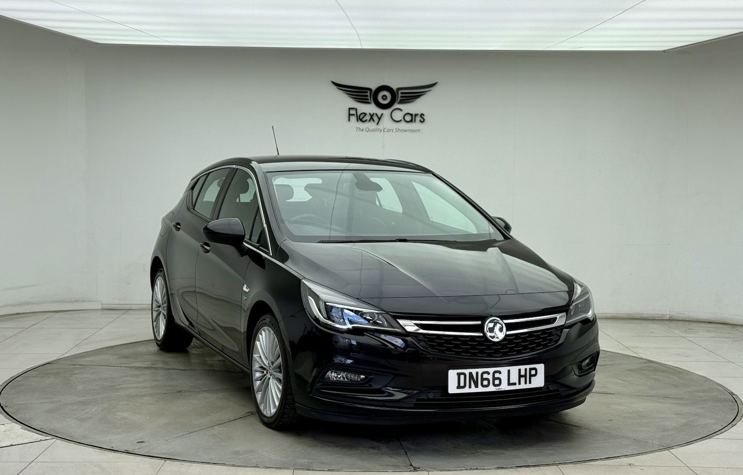Used Vauxhall Astra 2016 for sale - 76941768: Photo 1