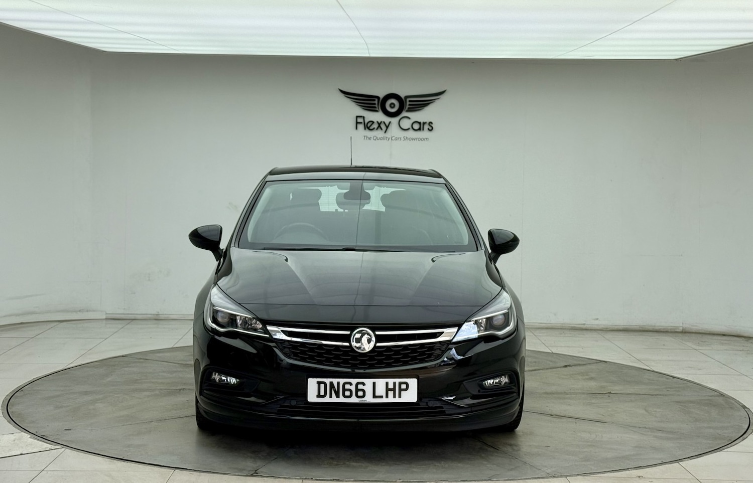 Used Vauxhall Astra 2016 for sale - 76941768: Photo 2