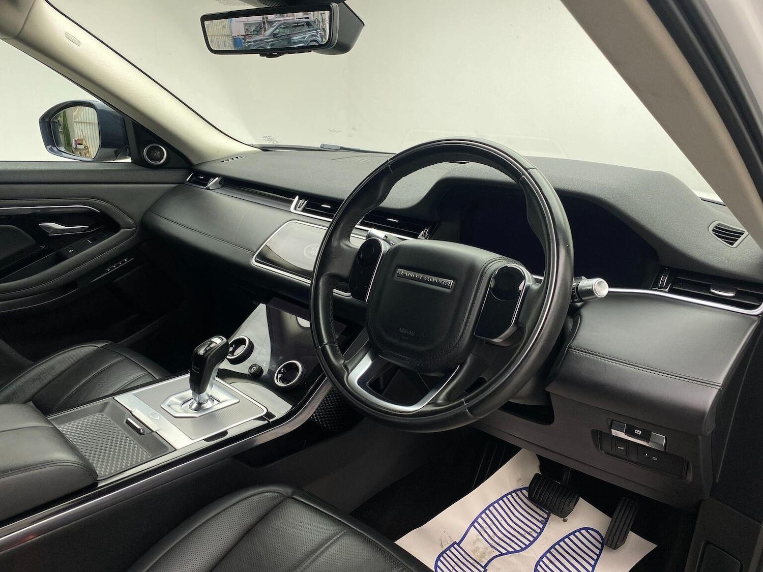 Used Land Rover Range Rover Evoque 2019 for sale - 76744185: Photo 2