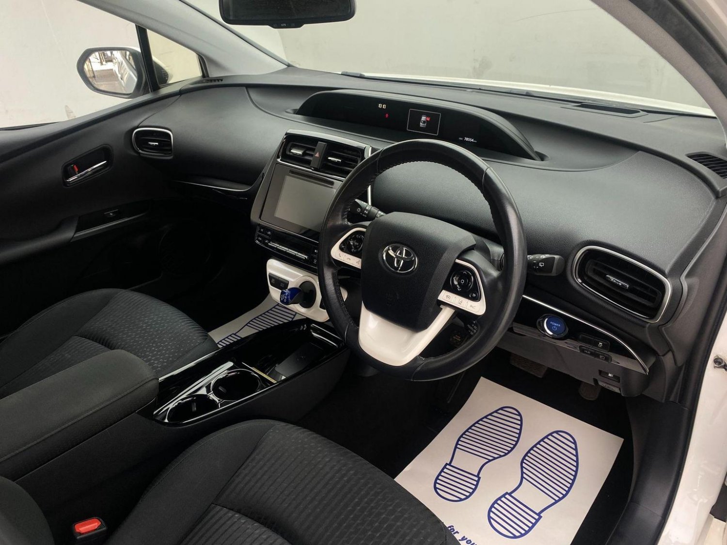 Used Toyota Prius 2017 for sale - 76744250: Photo 2