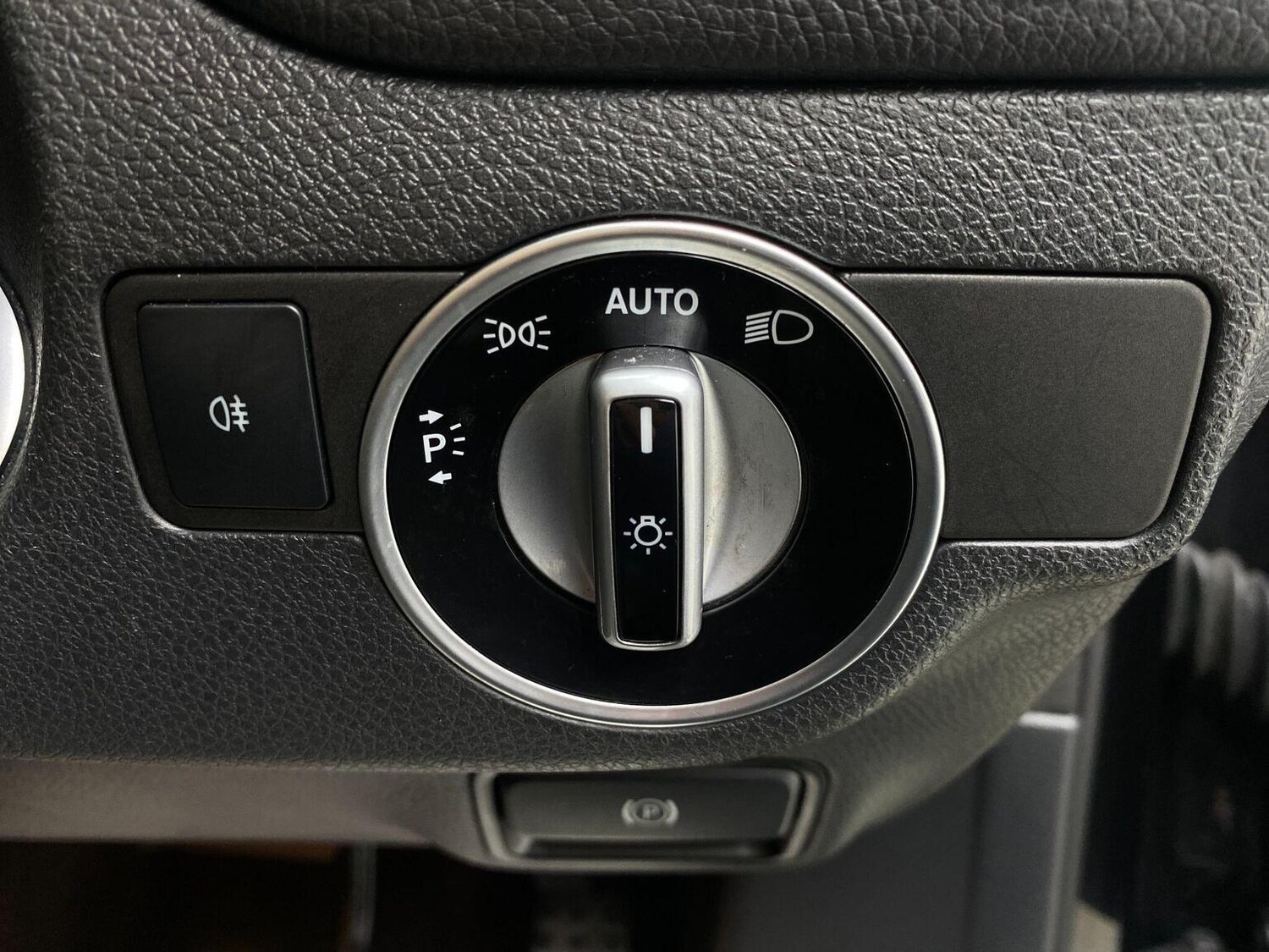 Used Mercedes-Benz GLA 2016 for sale - 76744151: Photo 40