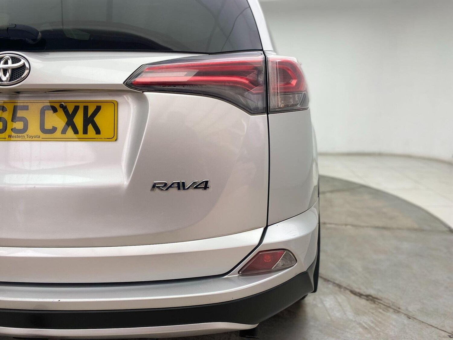 Used Toyota RAV4 2015 for sale - 76744179: Photo 15