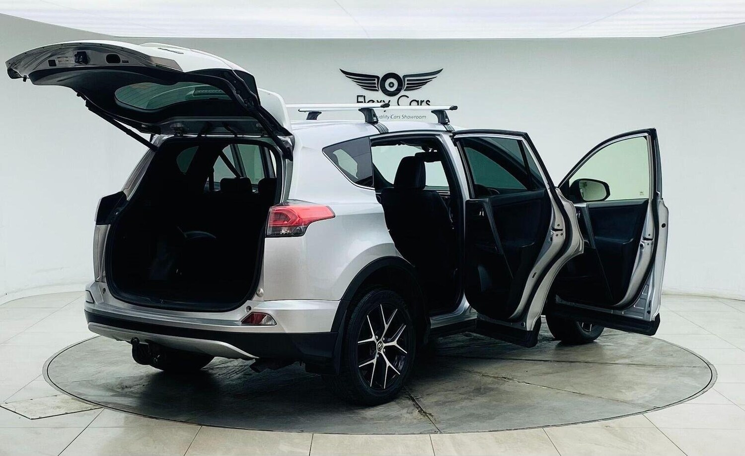 Used Toyota RAV4 2015 for sale - 76744179: Photo 18