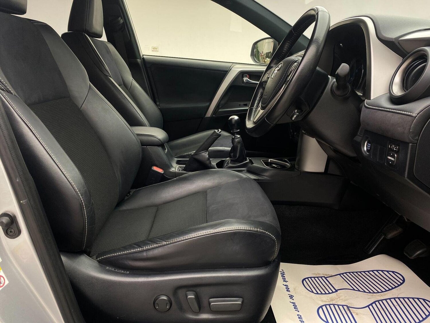 Used Toyota RAV4 2015 for sale - 76744179: Photo 25