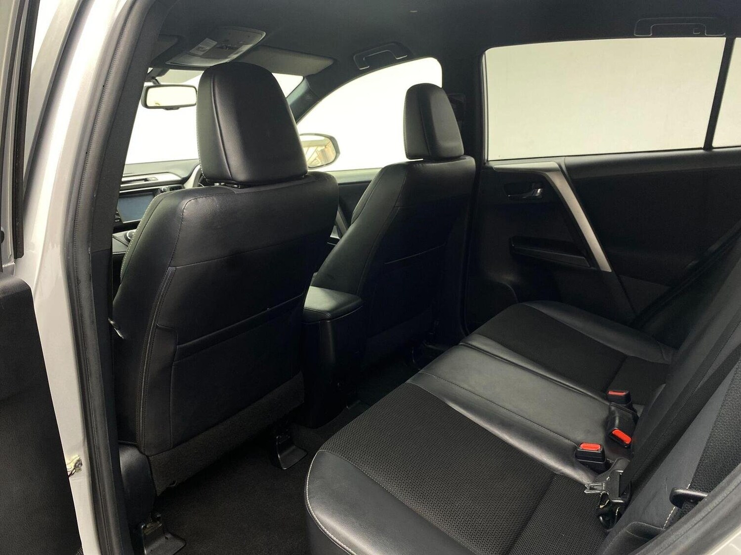 Used Toyota RAV4 2015 for sale - 76744179: Photo 27