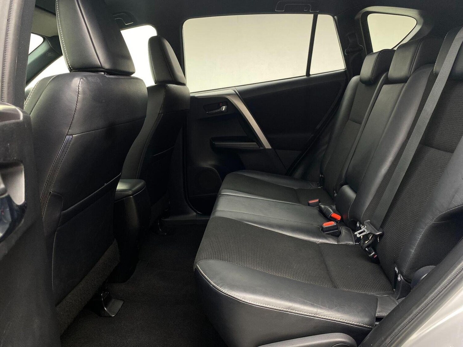 Used Toyota RAV4 2015 for sale - 76744179: Photo 28