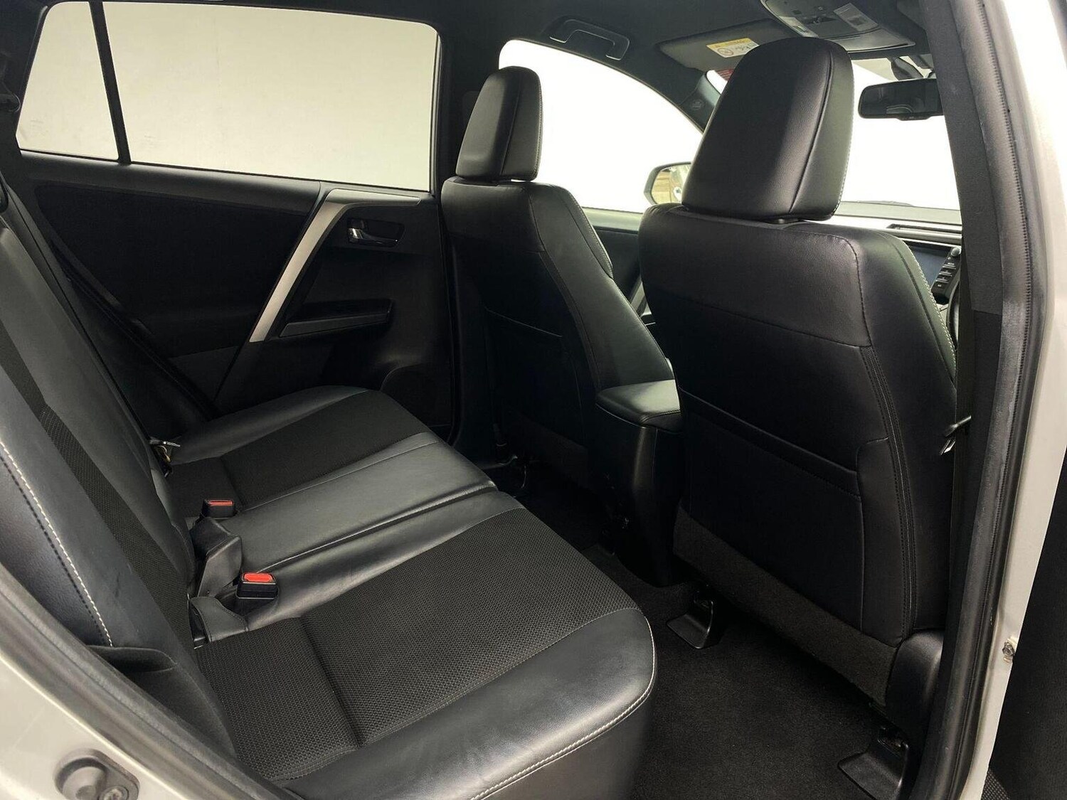 Used Toyota RAV4 2015 for sale - 76744179: Photo 29