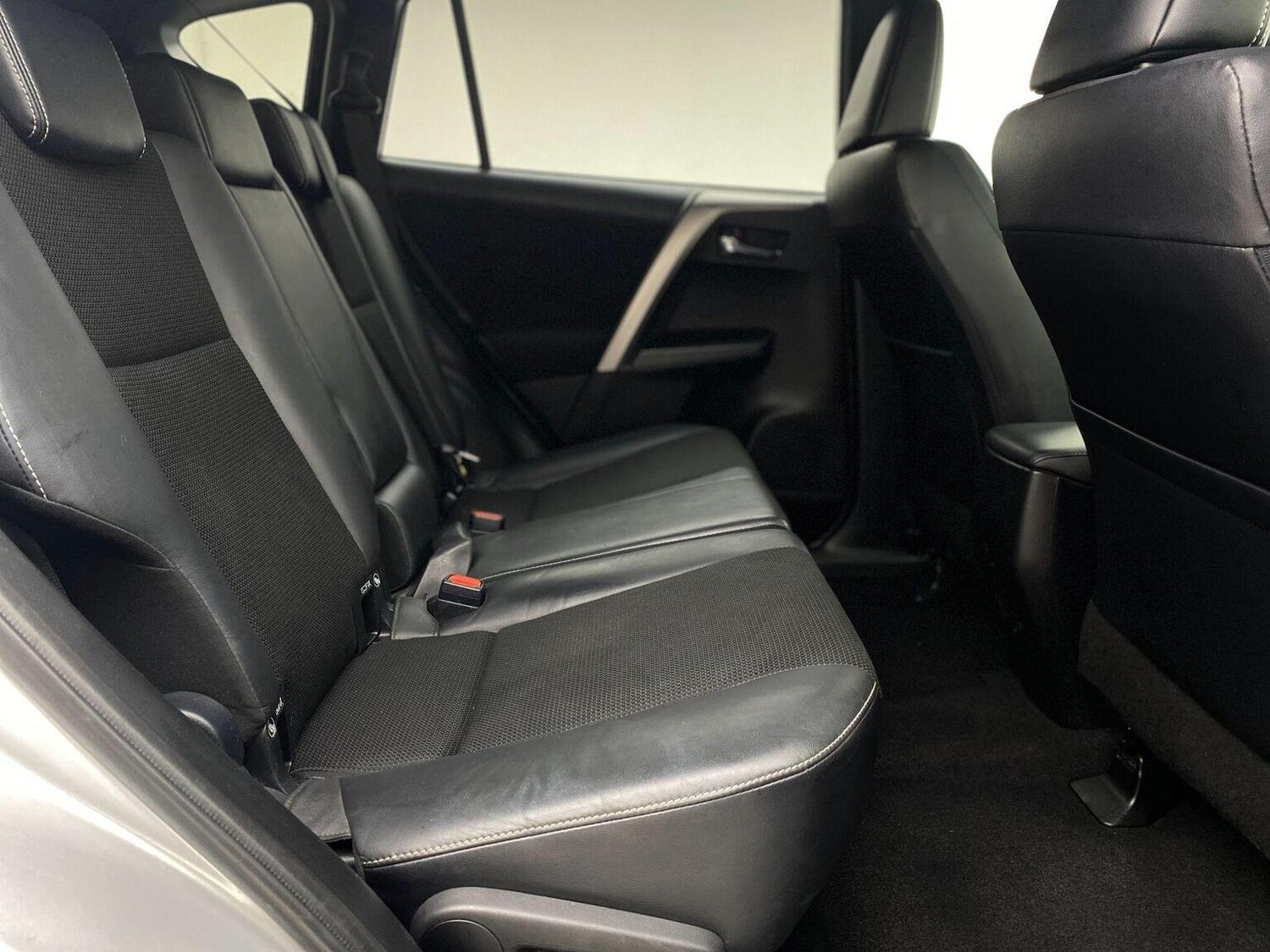 Used Toyota RAV4 2015 for sale - 76744179: Photo 30