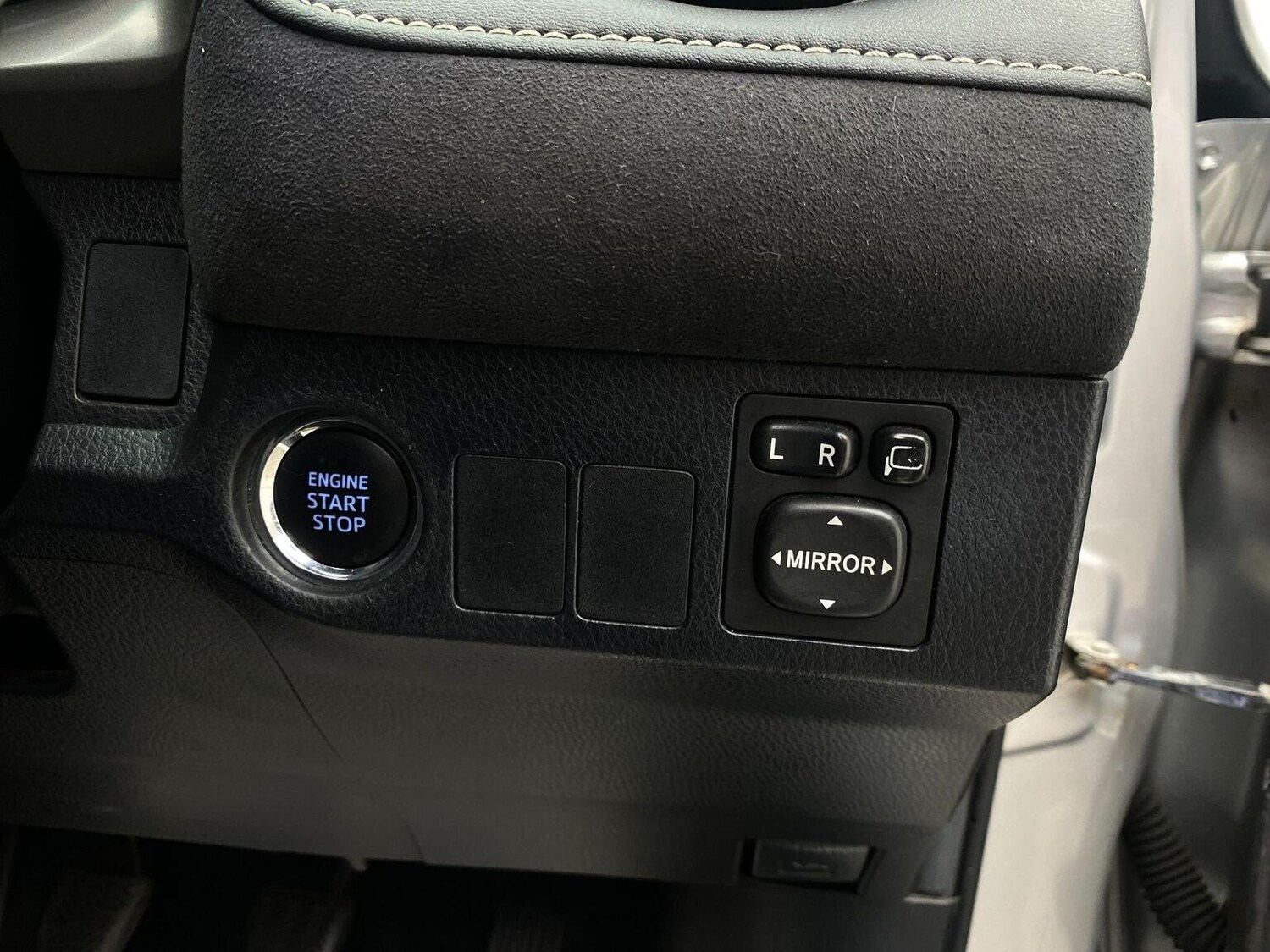 Used Toyota RAV4 2015 for sale - 76744179: Photo 32