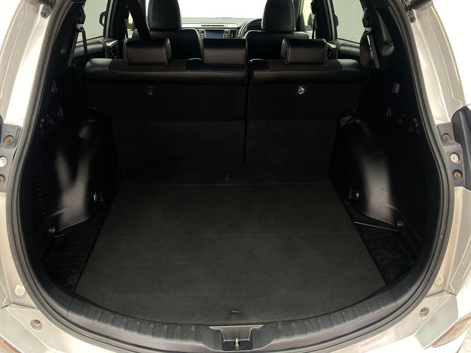 Used Toyota RAV4 2015 for sale - 76744179: Photo 46