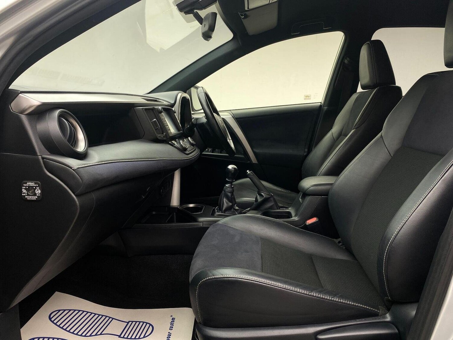 Used Toyota RAV4 2015 for sale - 76744179: Photo 47