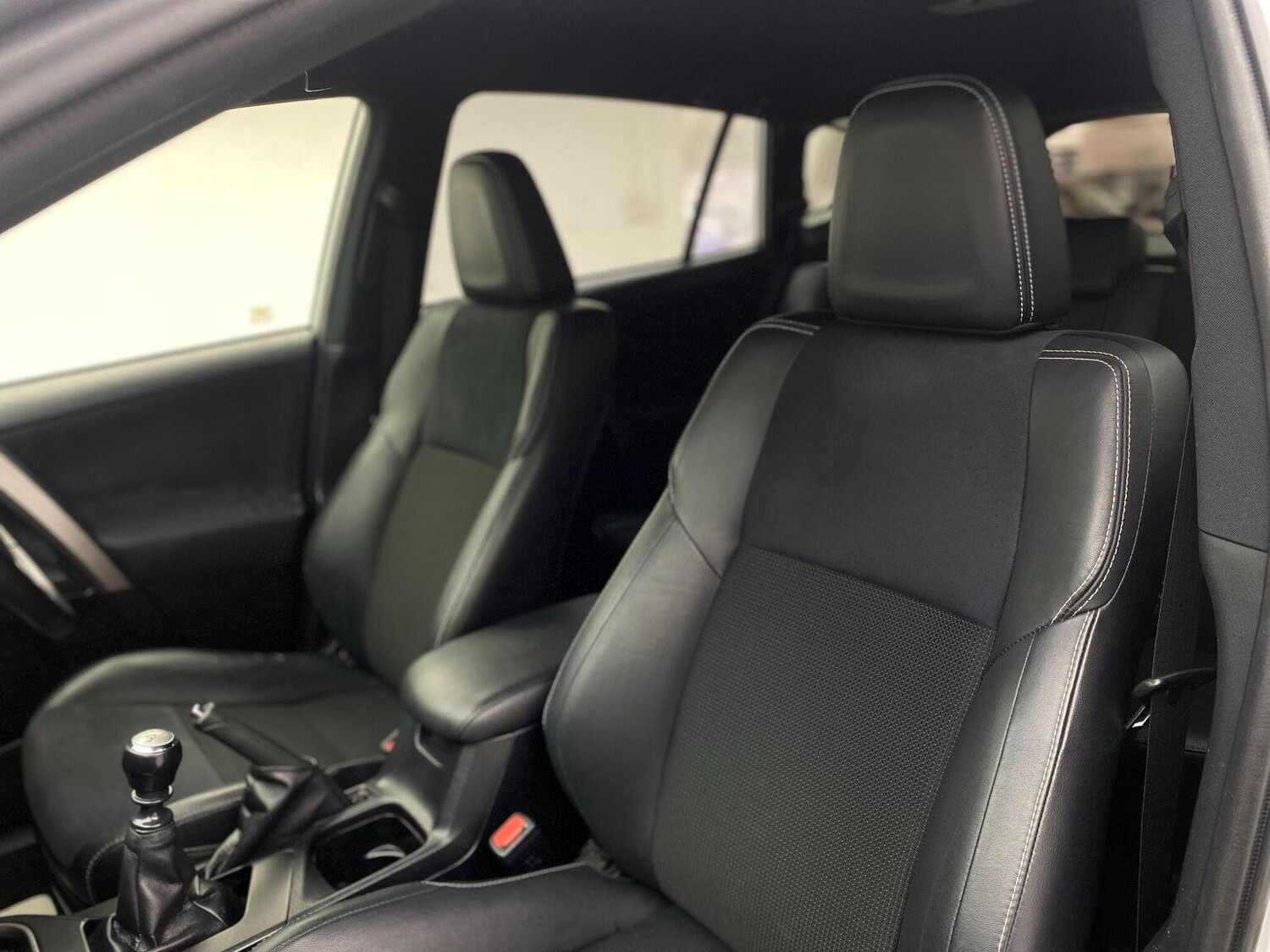 Used Toyota RAV4 2015 for sale - 76744179: Photo 48