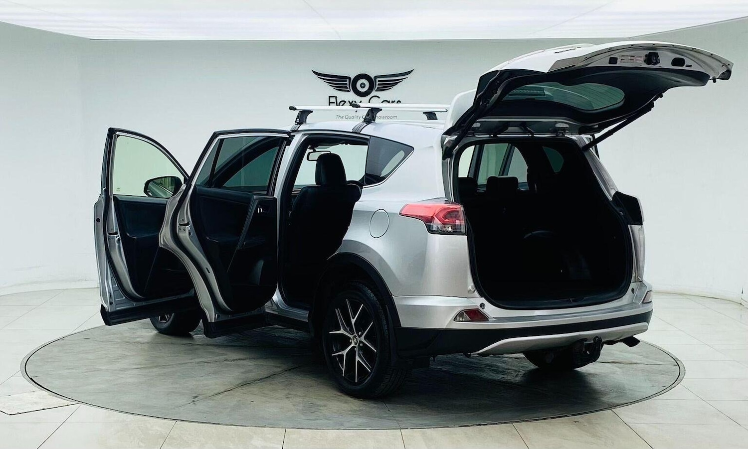 Used Toyota RAV4 2015 for sale - 76744179: Photo 5