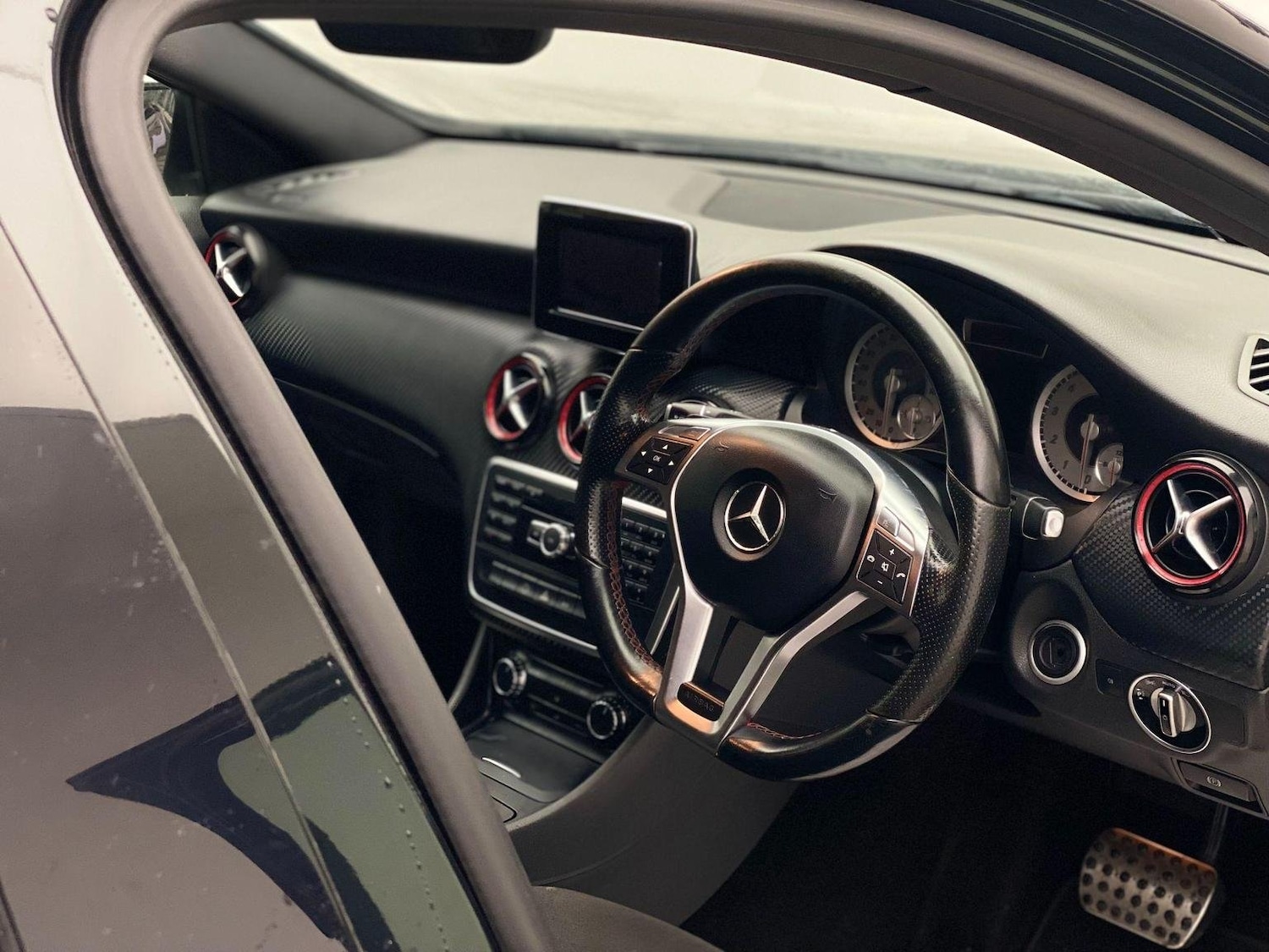 Used Mercedes-Benz A-Class 2013 for sale - 76794521: Photo 2