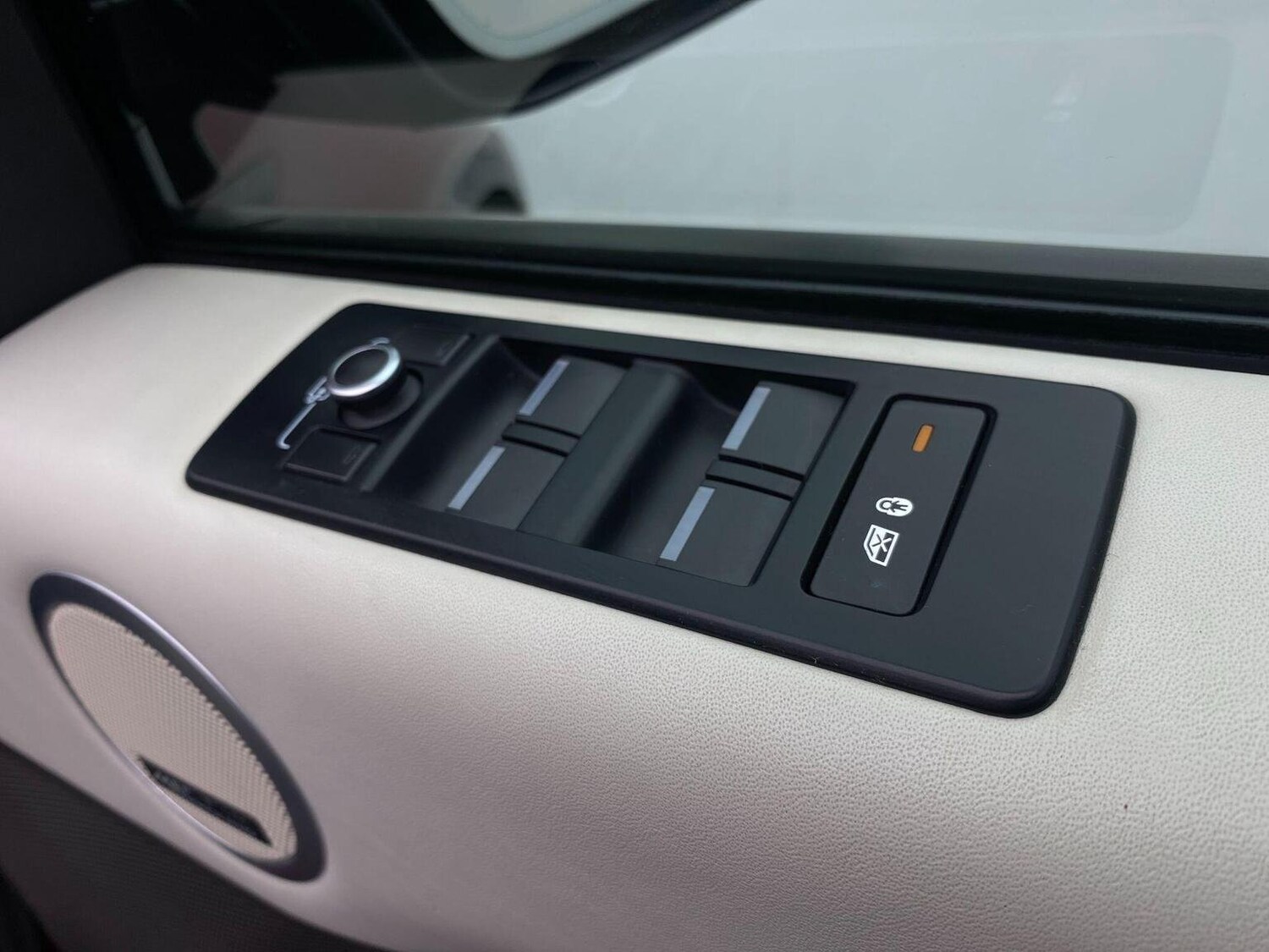 Used Land Rover Discovery 2017 for sale - 76744181: Photo 39