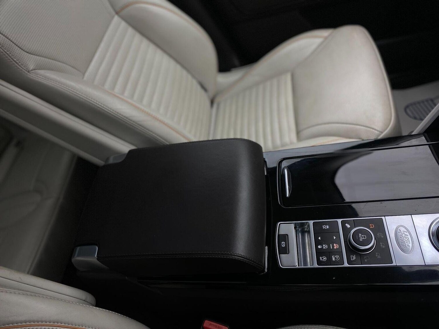 Used Land Rover Discovery 2017 for sale - 76744181: Photo 77