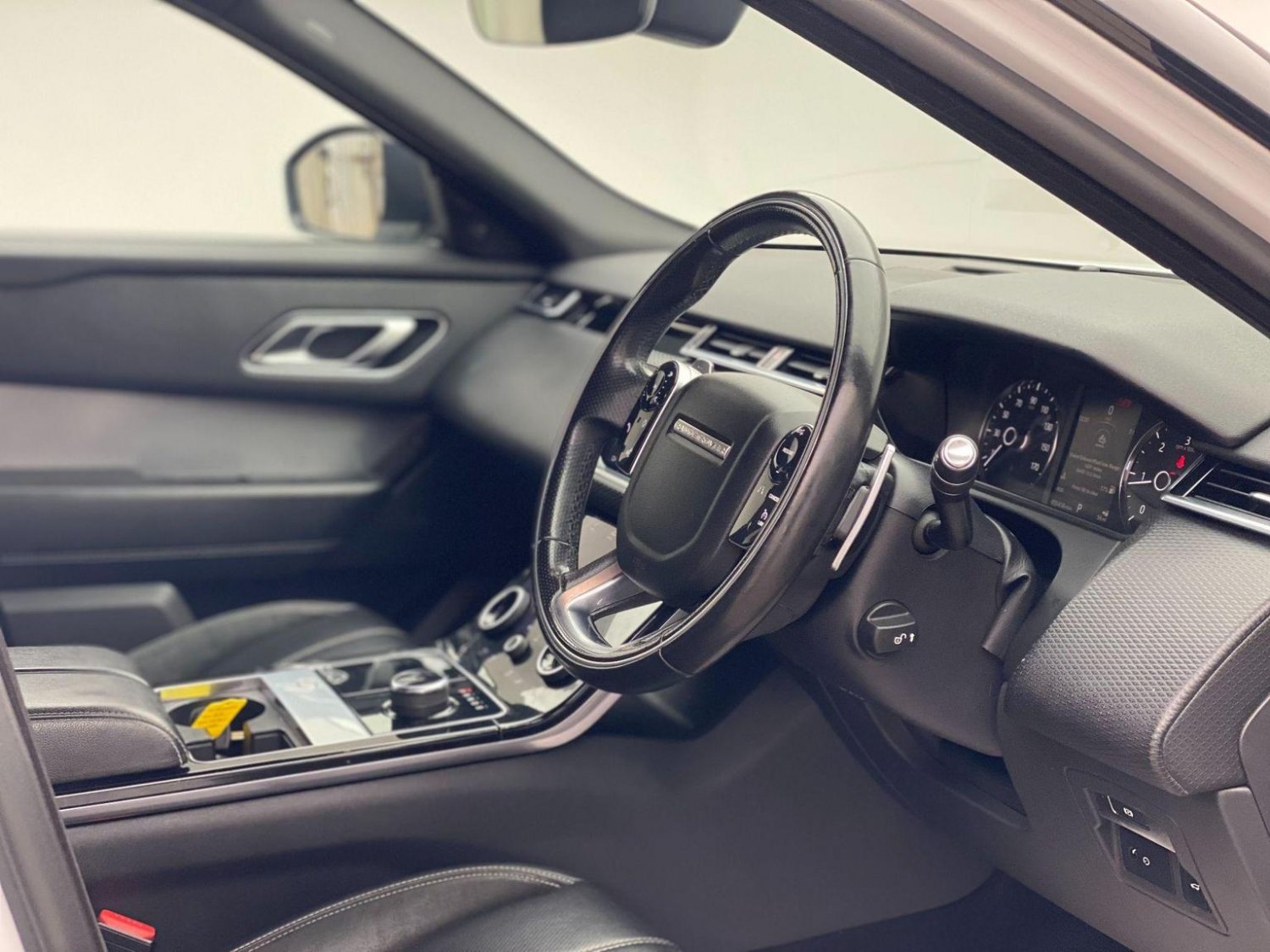 Used Land Rover Range Rover Velar 2018 for sale - 76794554: Photo 2