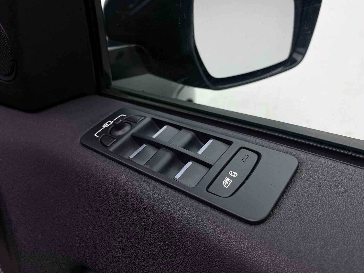 Used Land Rover Discovery Sport 2017 for sale - 76744162: Photo 38