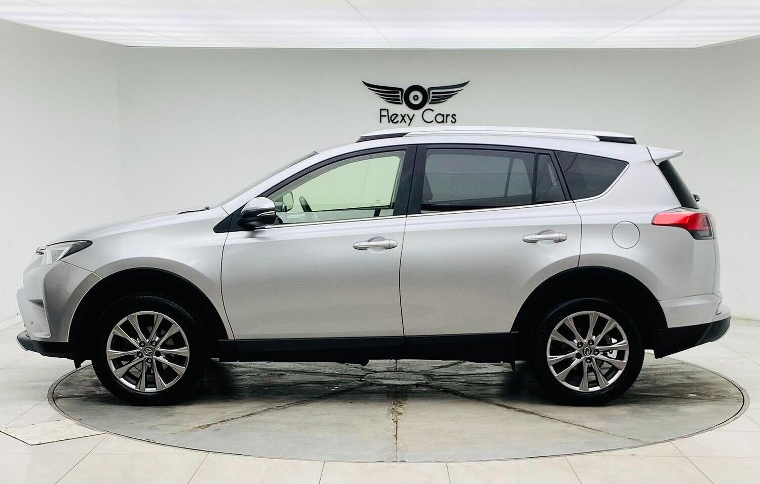 Used Toyota RAV4 2016 for sale - 76744184: Photo 16