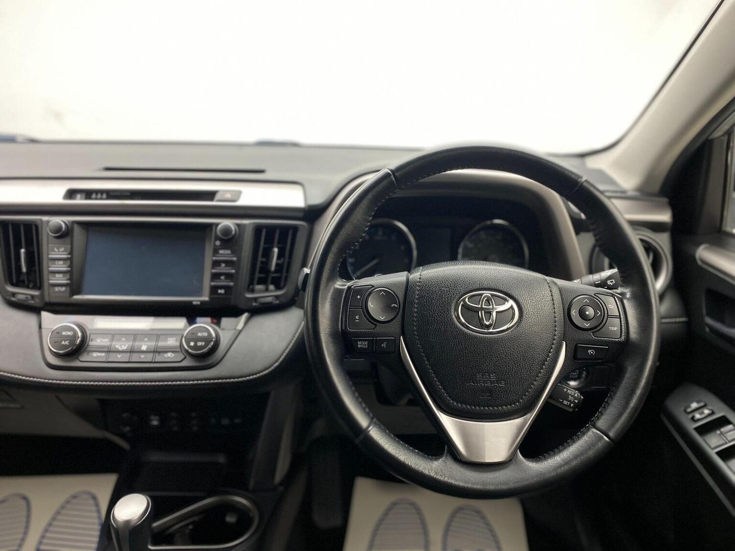 Used Toyota RAV4 2016 for sale - 76744184: Photo 26