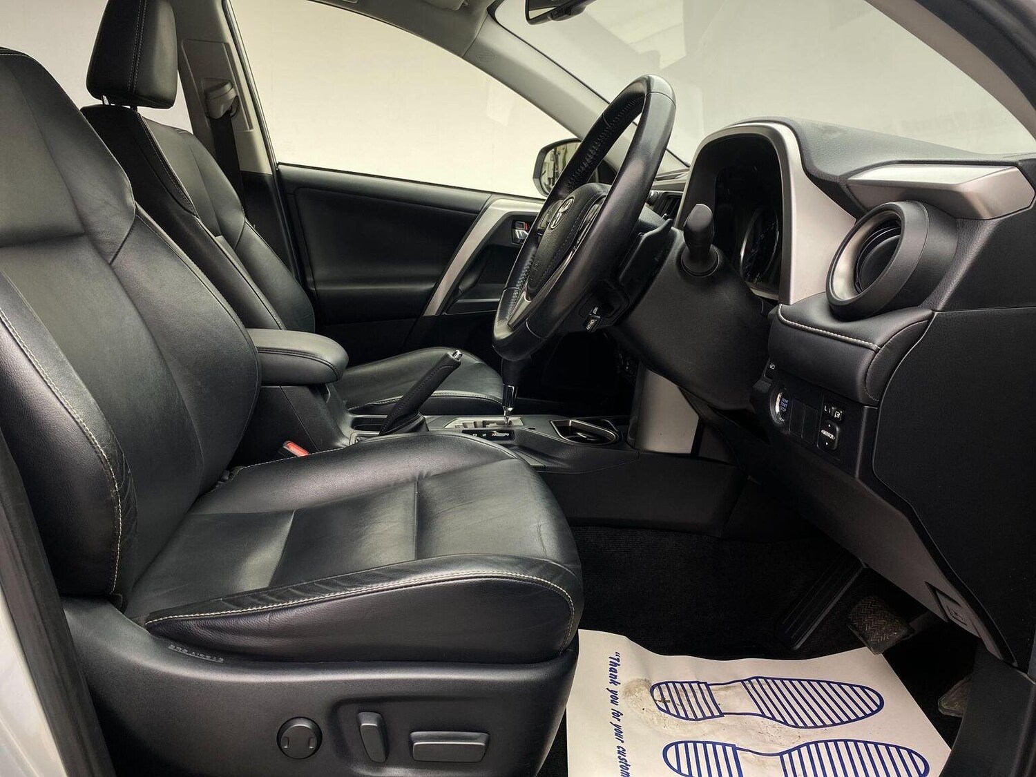 Used Toyota RAV4 2016 for sale - 76744184: Photo 30