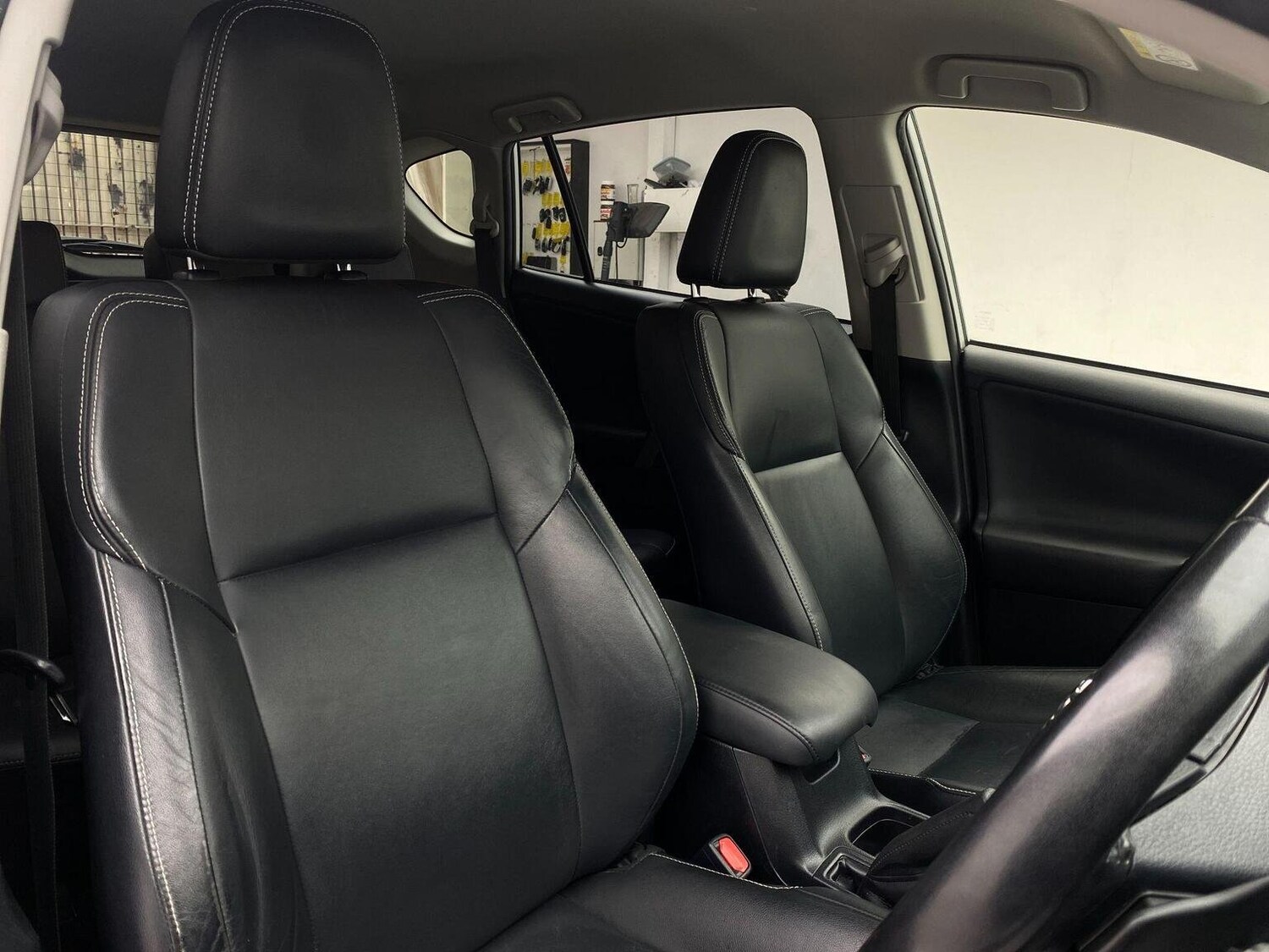 Used Toyota RAV4 2016 for sale - 76744184: Photo 31