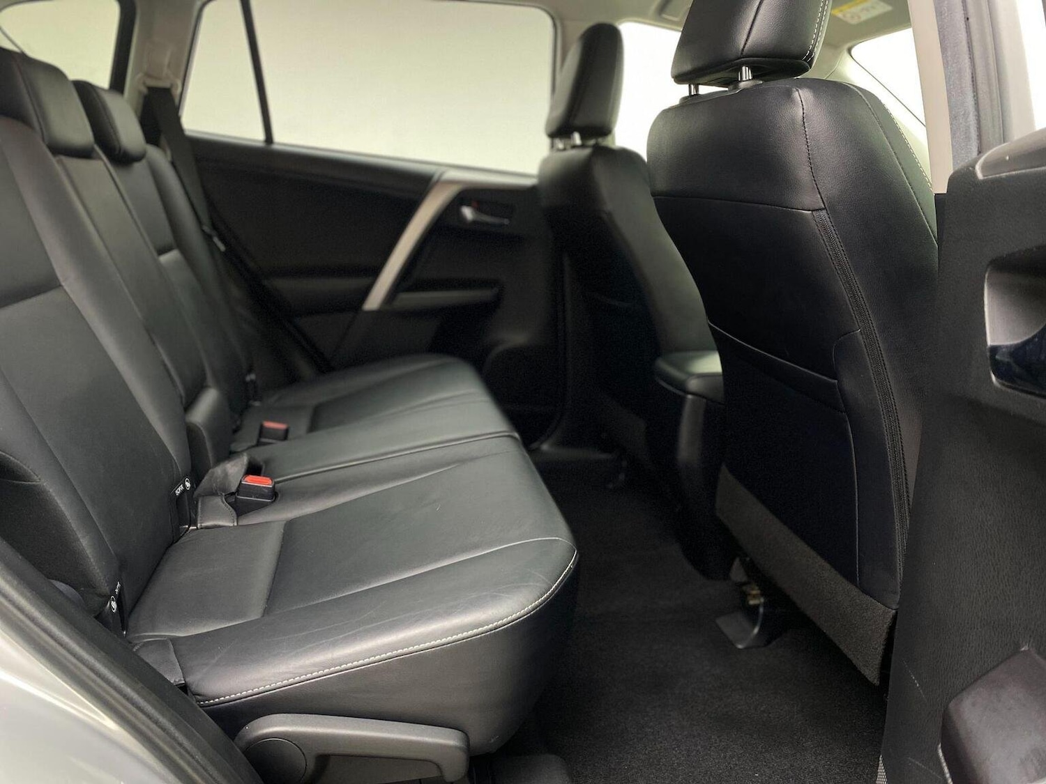 Used Toyota RAV4 2016 for sale - 76744184: Photo 36