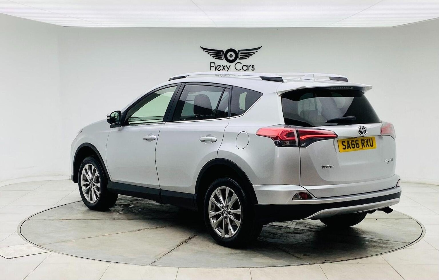 Used Toyota RAV4 2016 for sale - 76744184: Photo 5