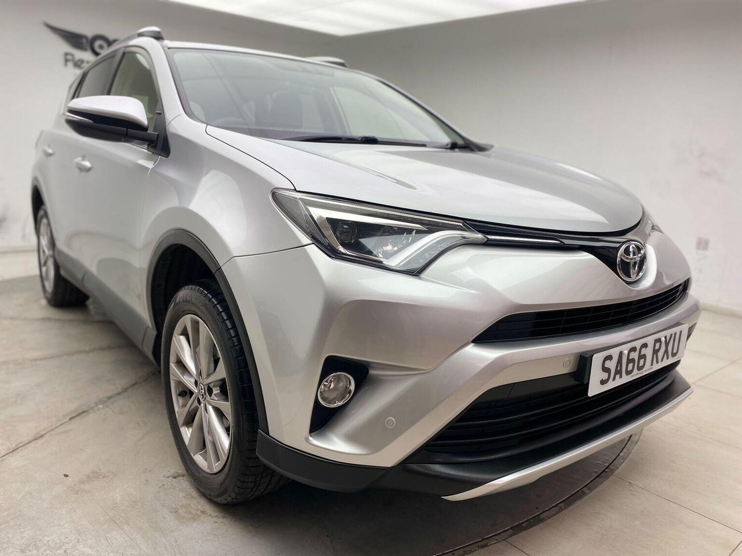 Used Toyota RAV4 2016 for sale - 76744184: Photo 9