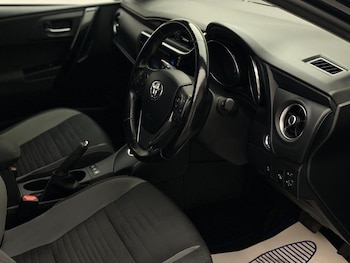 Used Toyota Auris 2017 for sale - 76744170: Photo