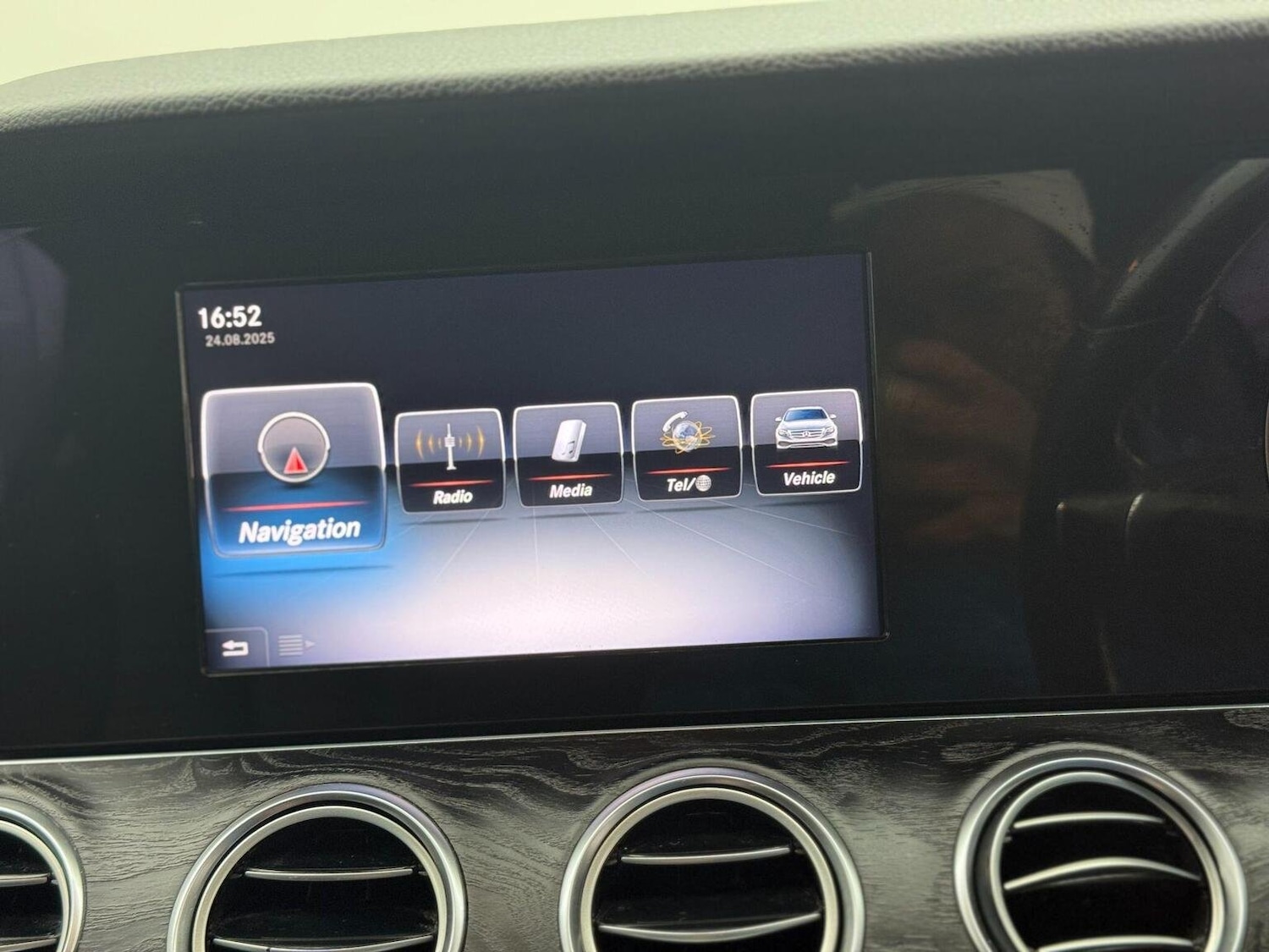 Used Mercedes-Benz E Class 2017 for sale - 76794687: Photo 38