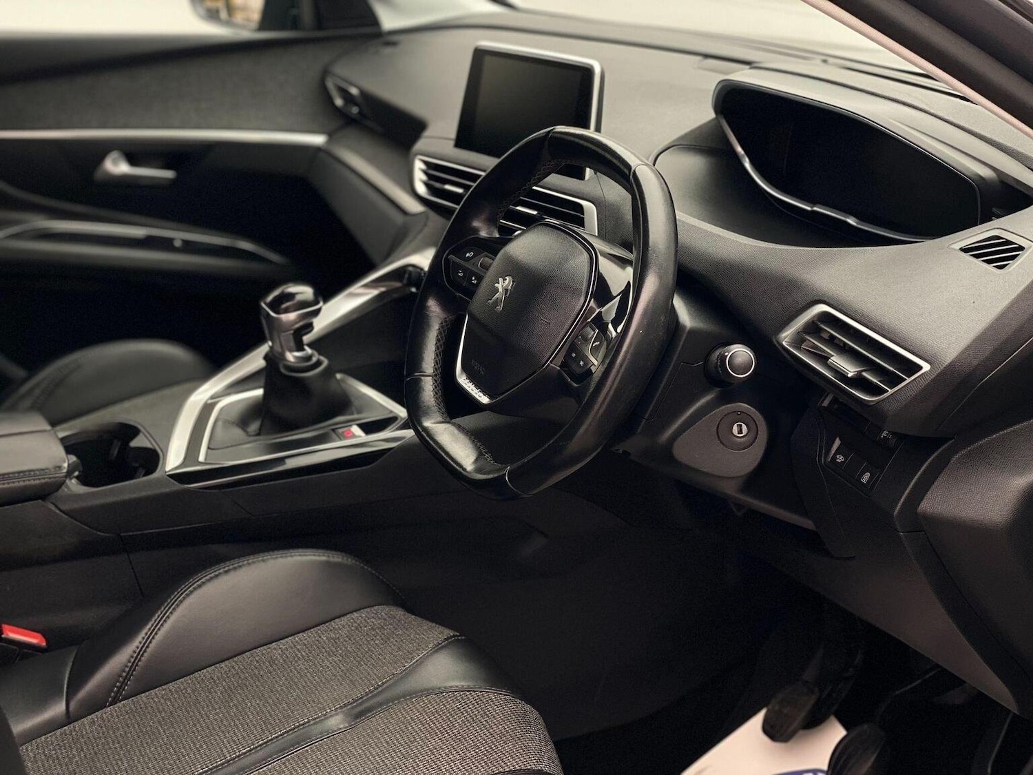 Used Peugeot 3008 2017 for sale - 76744173: Photo 2