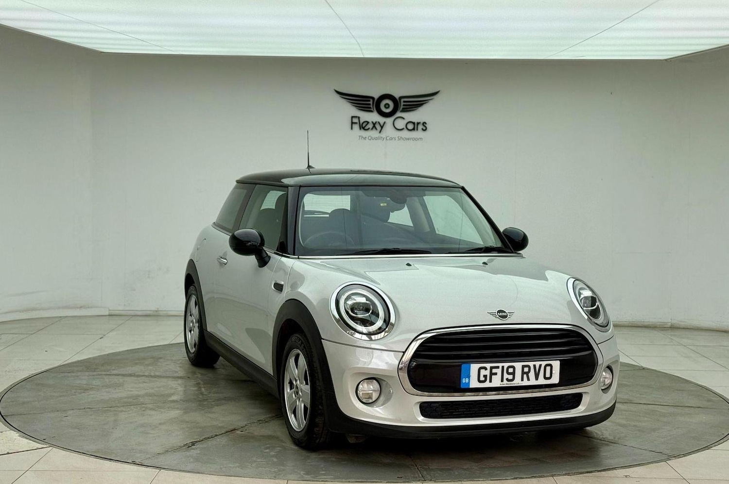 Used MINI Hatch 2019 for sale - 76744244: Photo 1