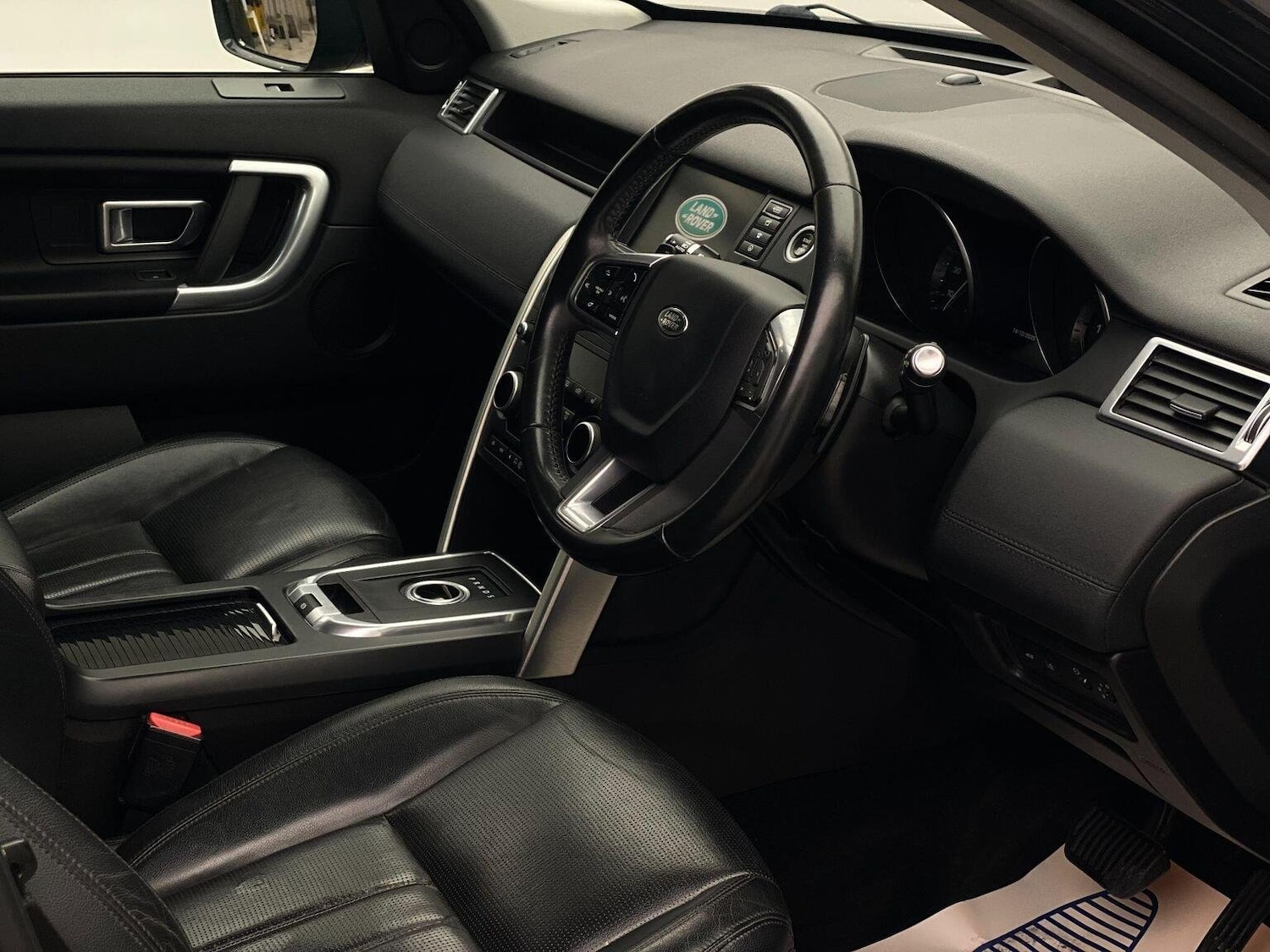 Used Land Rover Discovery Sport 2016 for sale - 76744169: Photo 2