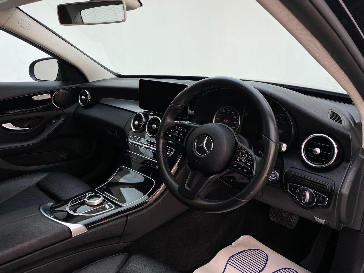 Used Mercedes-Benz C Class 2019 for sale - 76744236: Photo 2