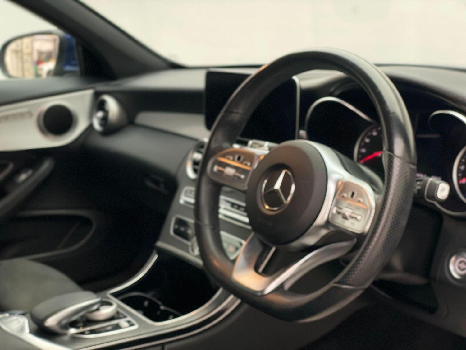 Used Mercedes-Benz C Class 2019 for sale - 76794691: Photo 2